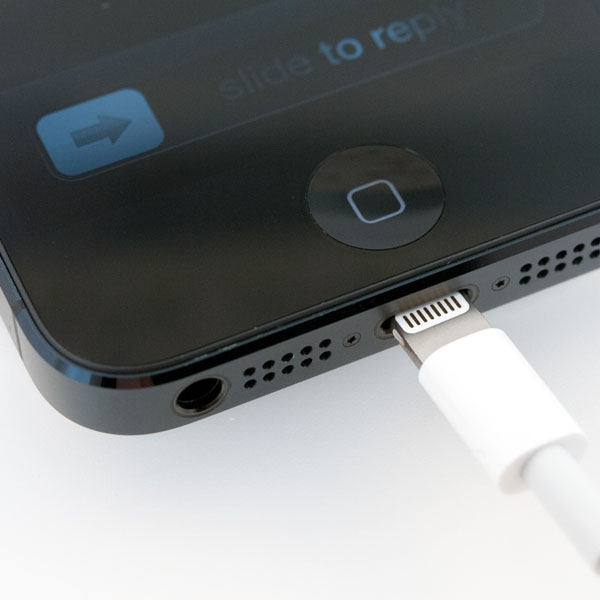 Problème de charge pour mon iPhone avec un câble Lightning